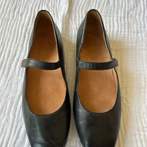 Vionic Alameda Mary Jane Black Leather Flats, Sz. 6.5